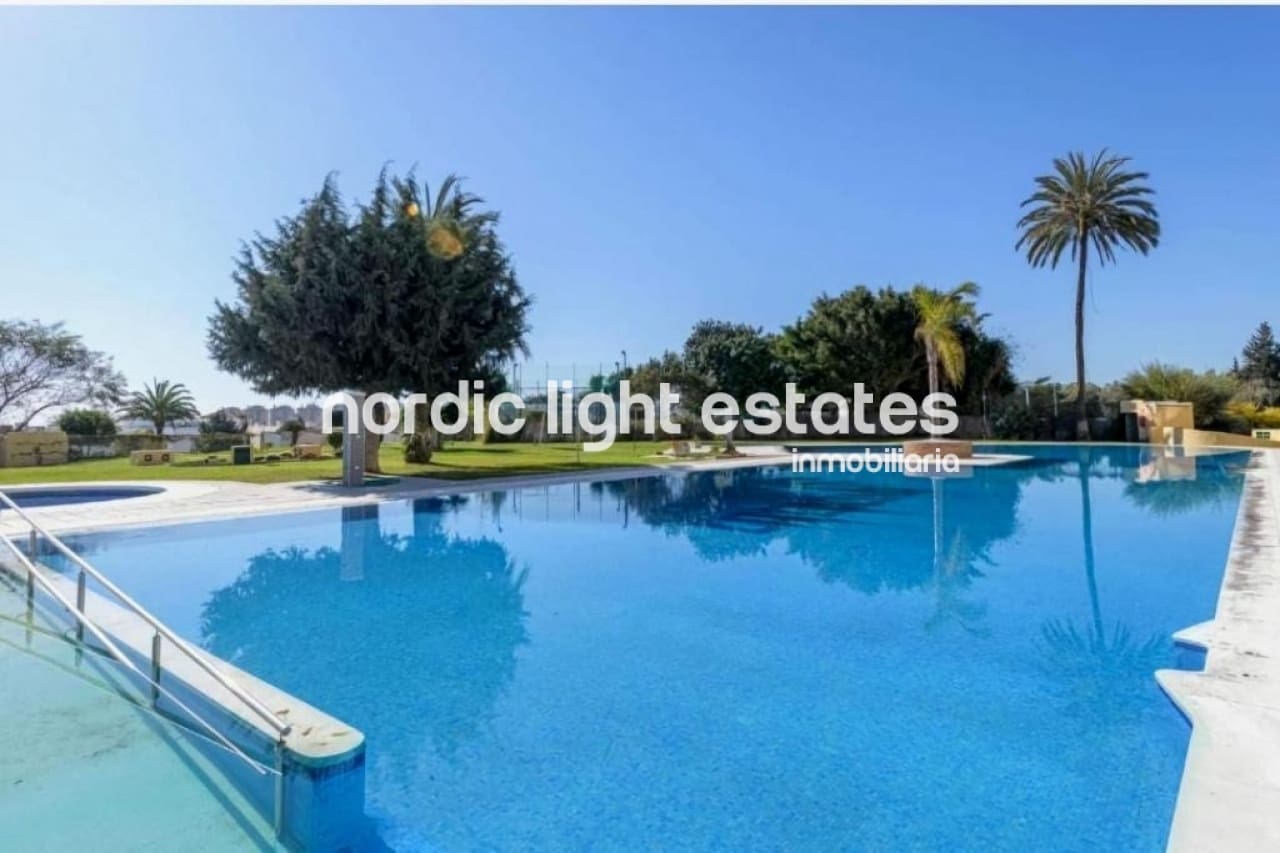 Studio till salu i Torremolinos med pool garage - 185 000 € (Ref: 9778940)