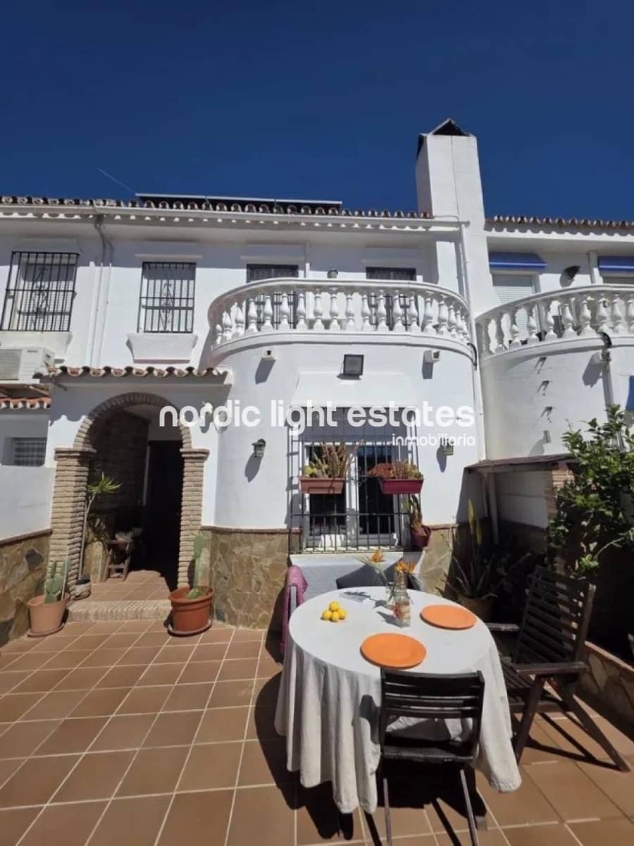 4 chambre Villa/Maison Semi-Mitoyenne à vendre à Churriana avec piscine garage - 580 000 € (Ref: 9782000)