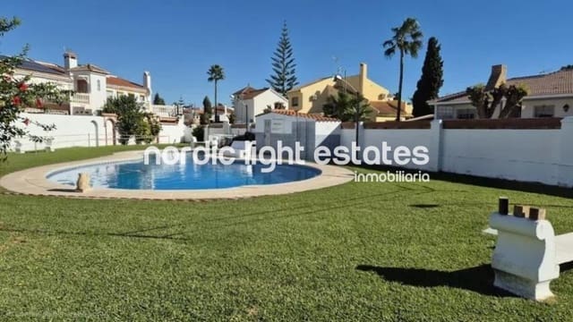 4 chambre Villa/Maison Semi-Mitoyenne à vendre à Guadalmar, Malaga ville avec piscine garage - 580 000 € (Ref: 9782000)