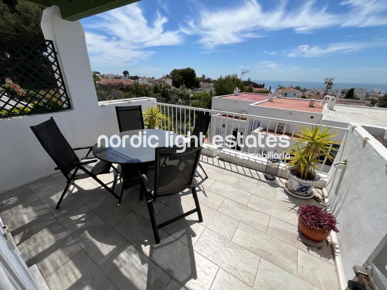 3 bedroom Villa for sale in Nerja with pool - € 565,000 (Ref: 9789686)