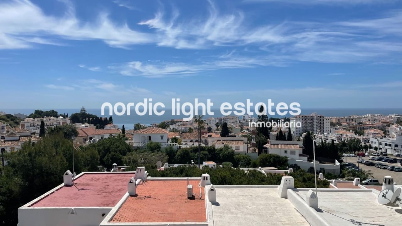 3 bedroom Villa for sale in Nerja with pool - € 565,000 (Ref: 9789686)