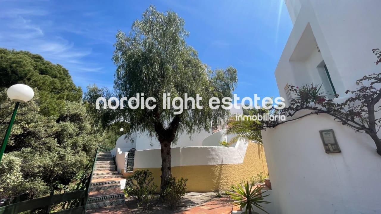 3 bedroom Villa for sale in Nerja with pool - € 565,000 (Ref: 9789686)