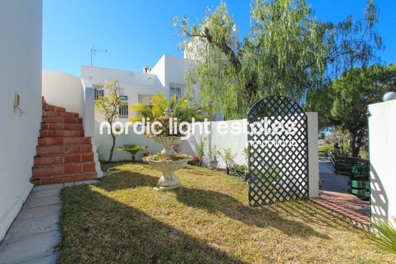 3 bedroom Villa for sale in Nerja with pool - € 565,000 (Ref: 9789686)