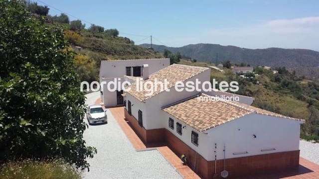 3 soveværelse Finca/Landehus til salg i Canillas de Aceituno med swimmingpool garage - € 699.000 (Ref: 9793728)