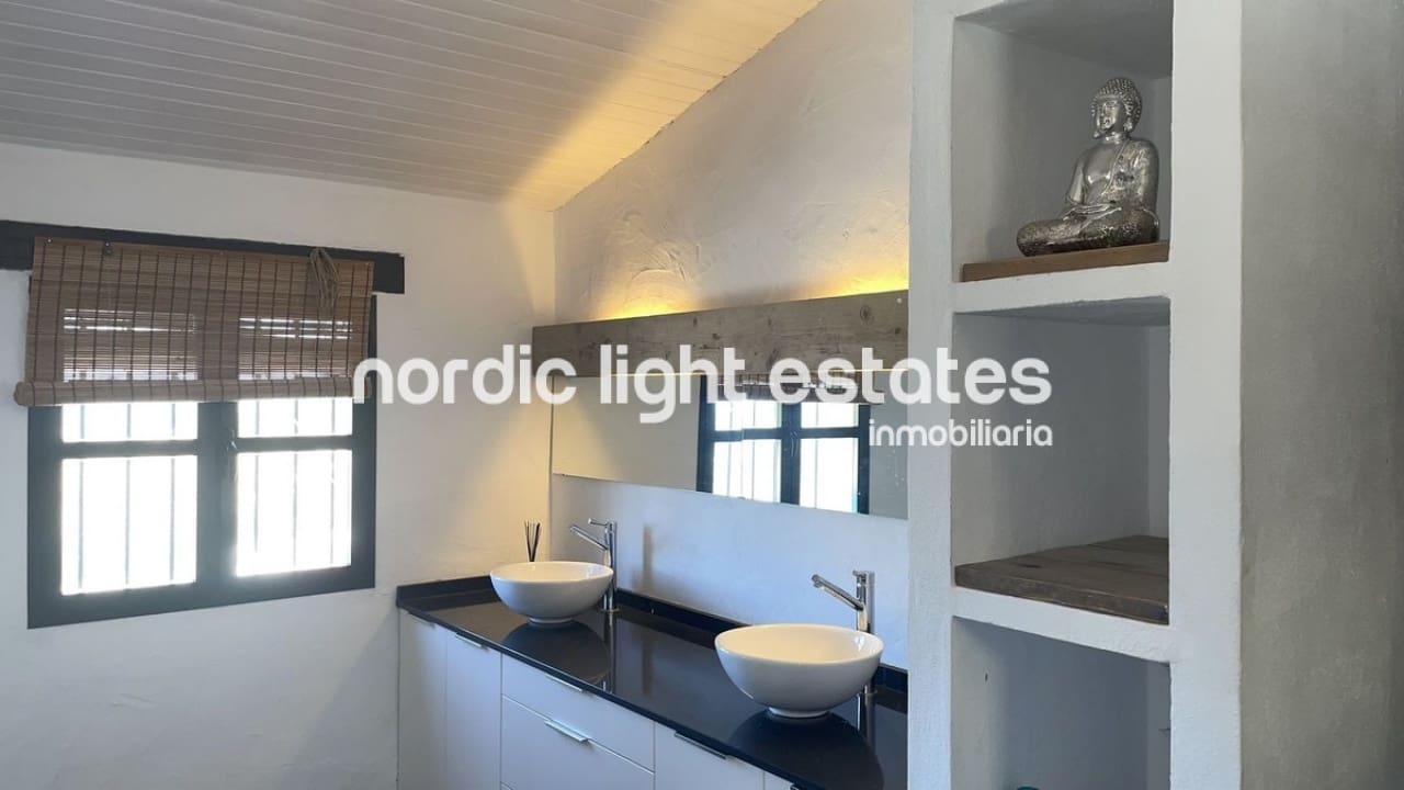 3 soveværelse Finca/Landehus til salg i Canillas de Aceituno med swimmingpool garage - € 699.000 (Ref: 9793728)