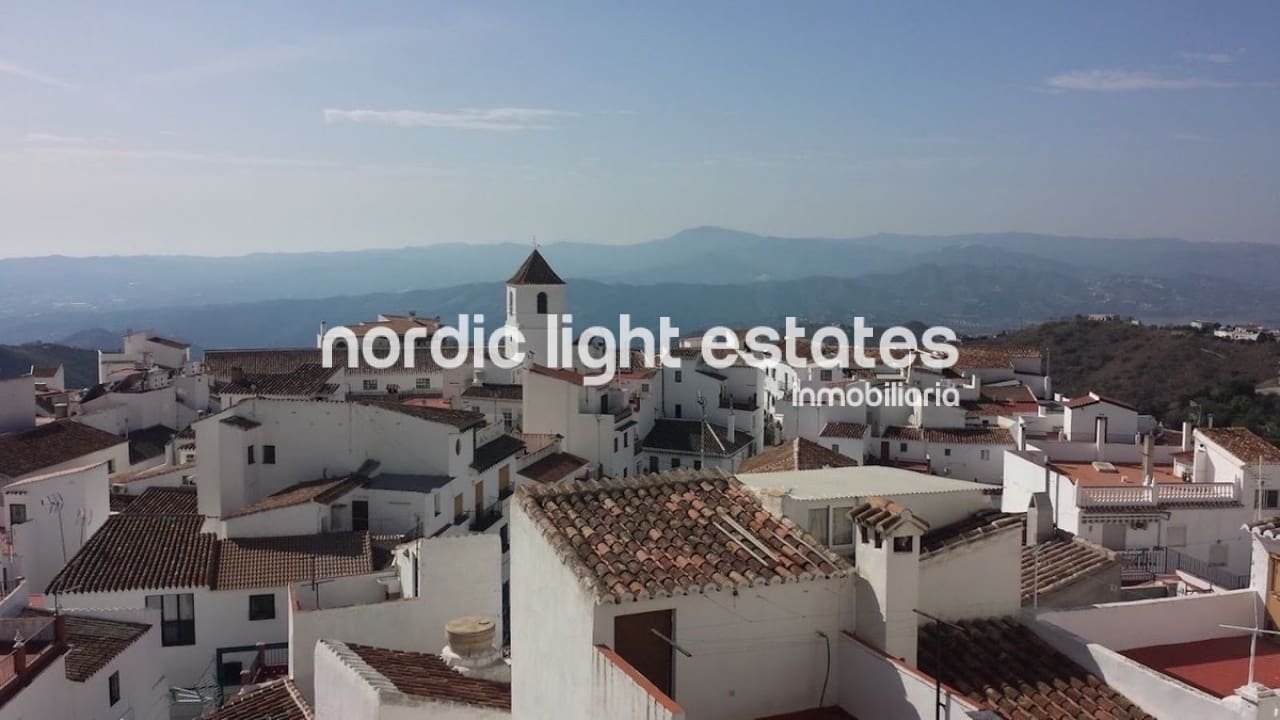 3 soveværelse Finca/Landehus til salg i Canillas de Aceituno med swimmingpool garage - € 699.000 (Ref: 9793728)