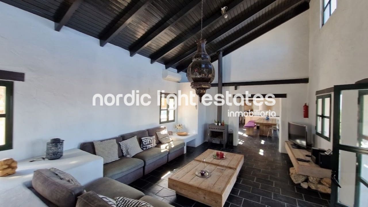 3 soveværelse Finca/Landehus til salg i Canillas de Aceituno med swimmingpool garage - € 699.000 (Ref: 9793728)