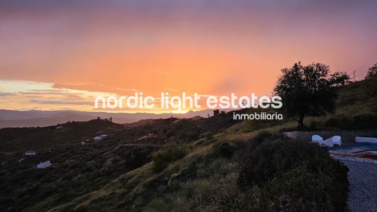 3 soveværelse Finca/Landehus til salg i Canillas de Aceituno med swimmingpool garage - € 699.000 (Ref: 9793728)