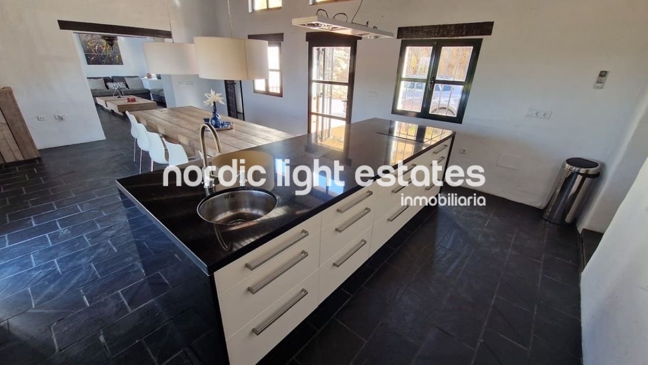 3 soveværelse Finca/Landehus til salg i Canillas de Aceituno med swimmingpool garage - € 699.000 (Ref: 9793728)