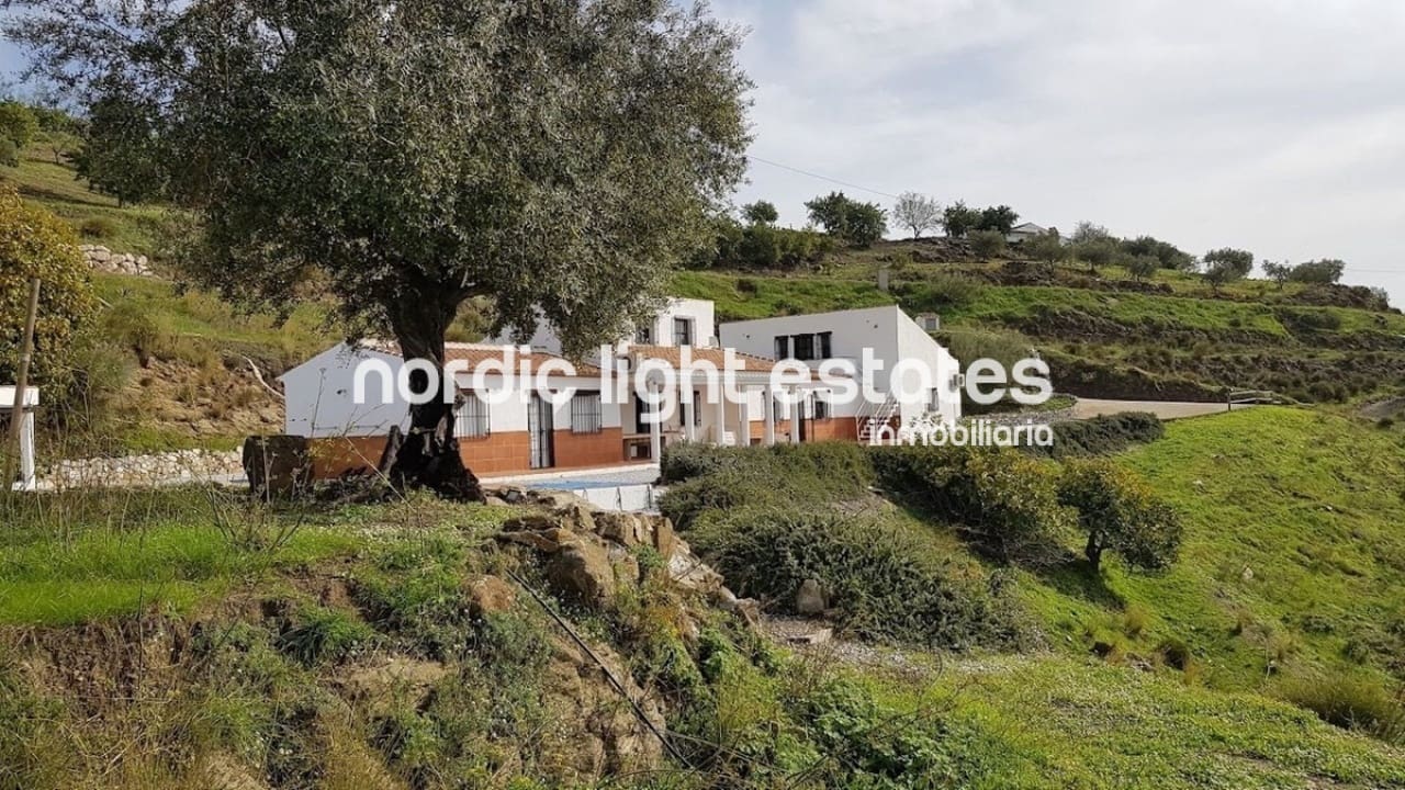 3 soveværelse Finca/Landehus til salg i Canillas de Aceituno med swimmingpool garage - € 699.000 (Ref: 9793728)