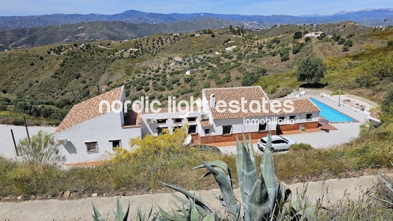 3 soveværelse Finca/Landehus til salg i Canillas de Aceituno med swimmingpool garage - € 699.000 (Ref: 9793728)