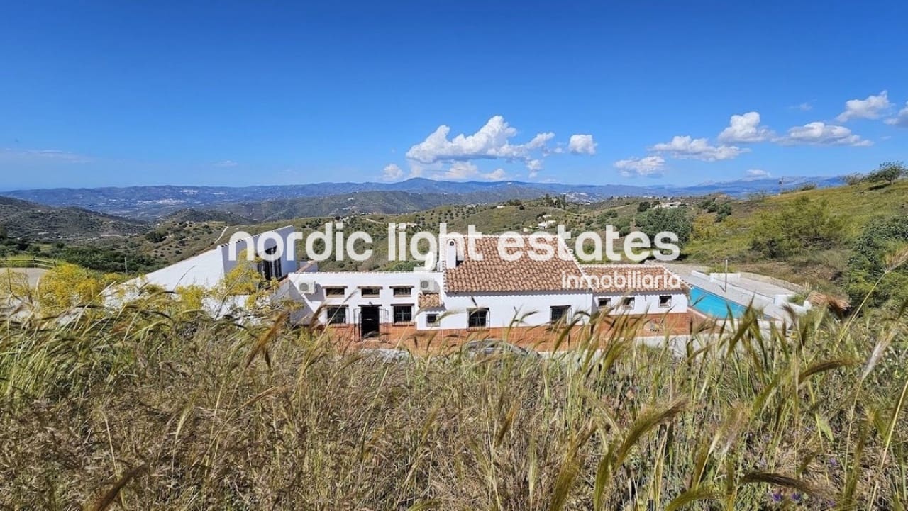 3 soveværelse Finca/Landehus til salg i Canillas de Aceituno med swimmingpool garage - € 699.000 (Ref: 9793728)