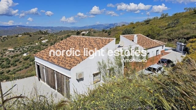 3 soveværelse Finca/Landehus til salg i Canillas de Aceituno med swimmingpool garage - € 699.000 (Ref: 9793728)