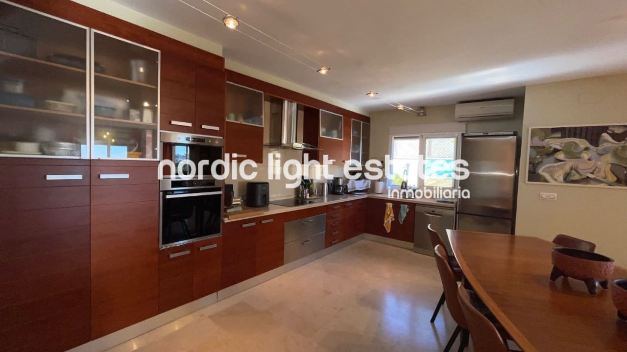 3 soveværelse Villa til salg i Torrox-Costa med swimmingpool garage - € 469.000 (Ref: 9793729)