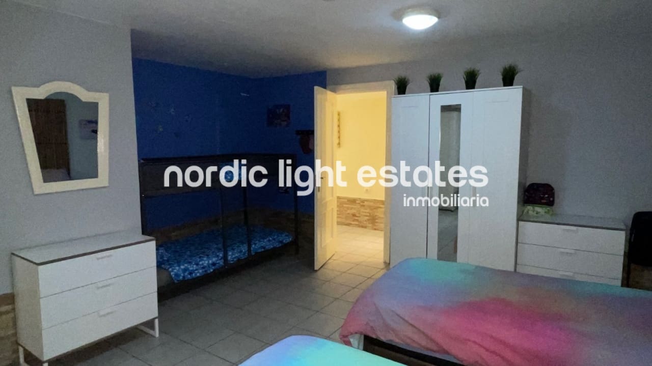 3 soveværelse Villa til salg i Torrox-Costa med swimmingpool garage - € 469.000 (Ref: 9793729)