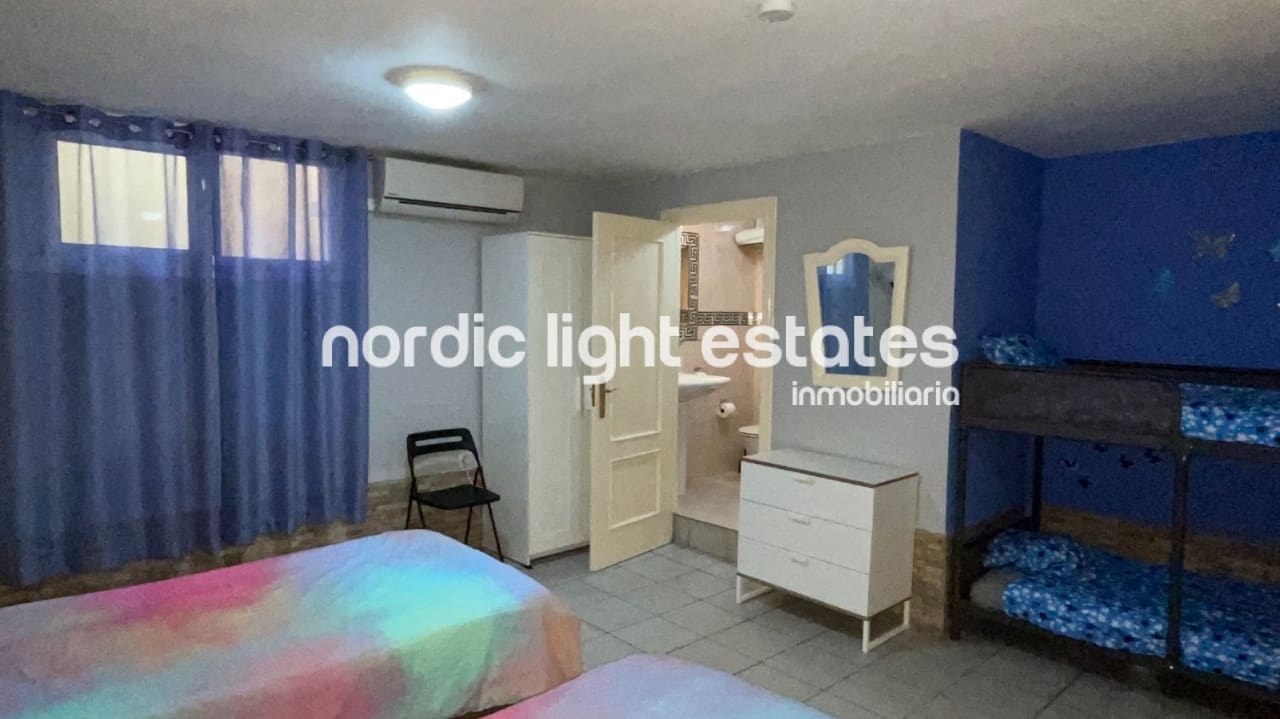 3 soveværelse Villa til salg i Torrox-Costa med swimmingpool garage - € 469.000 (Ref: 9793729)