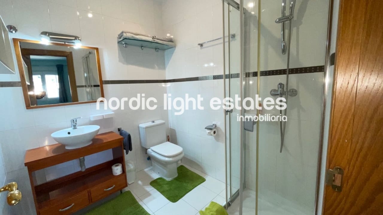 3 soveværelse Villa til salg i Torrox-Costa med swimmingpool garage - € 469.000 (Ref: 9793729)