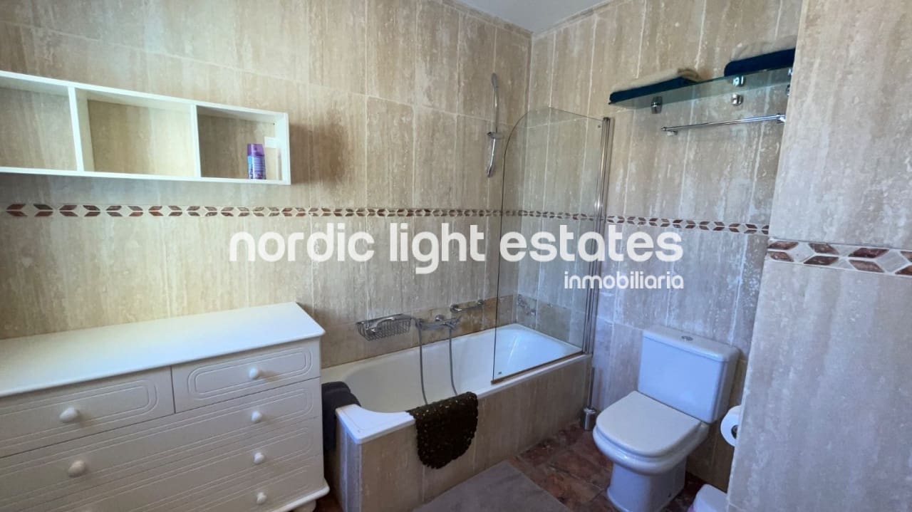 3 soveværelse Villa til salg i Torrox-Costa med swimmingpool garage - € 469.000 (Ref: 9793729)