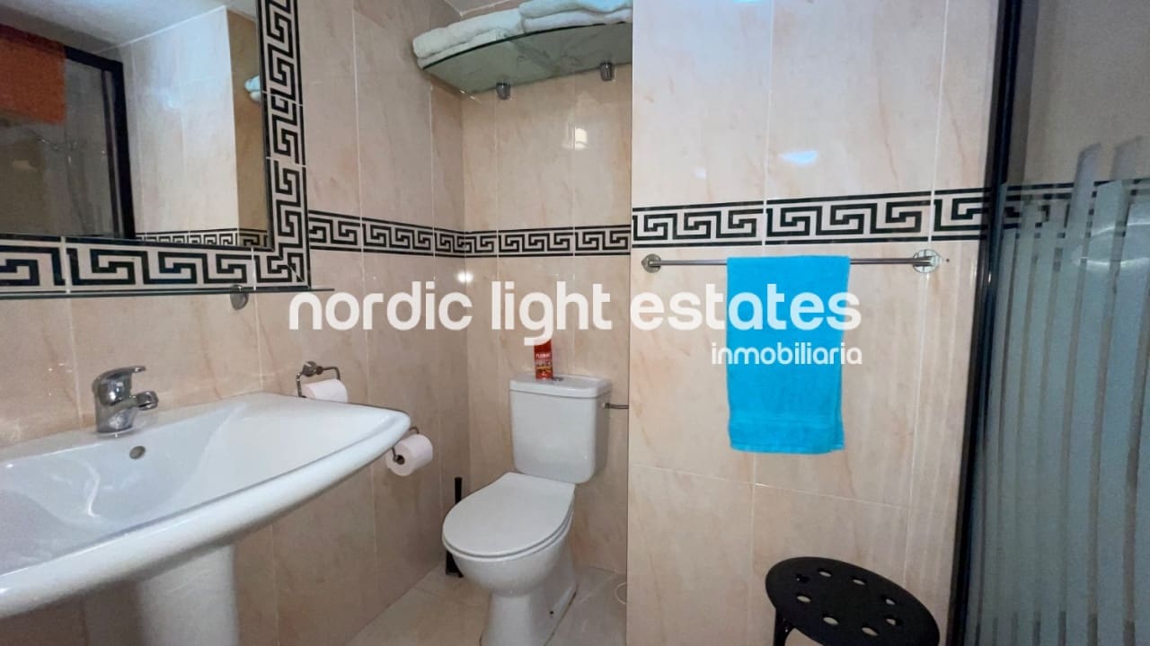 3 soveværelse Villa til salg i Torrox-Costa med swimmingpool garage - € 469.000 (Ref: 9793729)