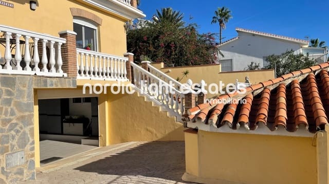 3 chambre Villa/Maison à vendre à Torrox-Costa, Torrox avec piscine garage - 469 000 € (Ref: 9793729)