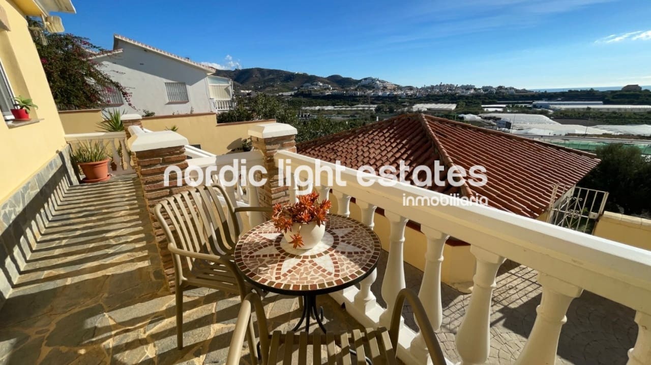 3 soveværelse Villa til salg i Torrox-Costa med swimmingpool garage - € 469.000 (Ref: 9793729)