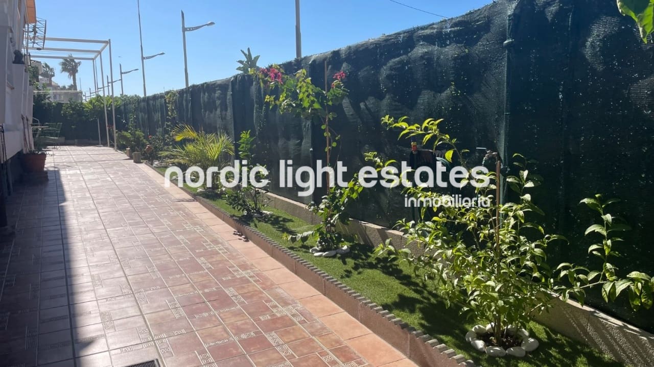 3 bedroom Flat for sale in Torrox-Costa with pool - € 850,000 (Ref: 9802535)