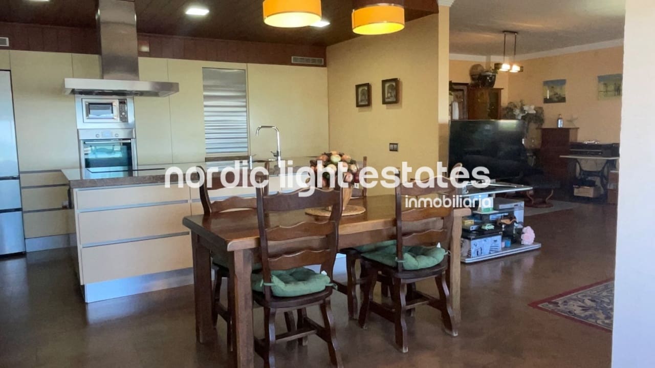 3 bedroom Flat for sale in Torrox-Costa with pool - € 850,000 (Ref: 9802535)