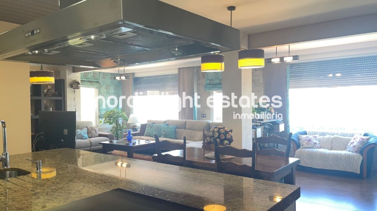 3 bedroom Flat for sale in Torrox-Costa with pool - € 850,000 (Ref: 9802535)