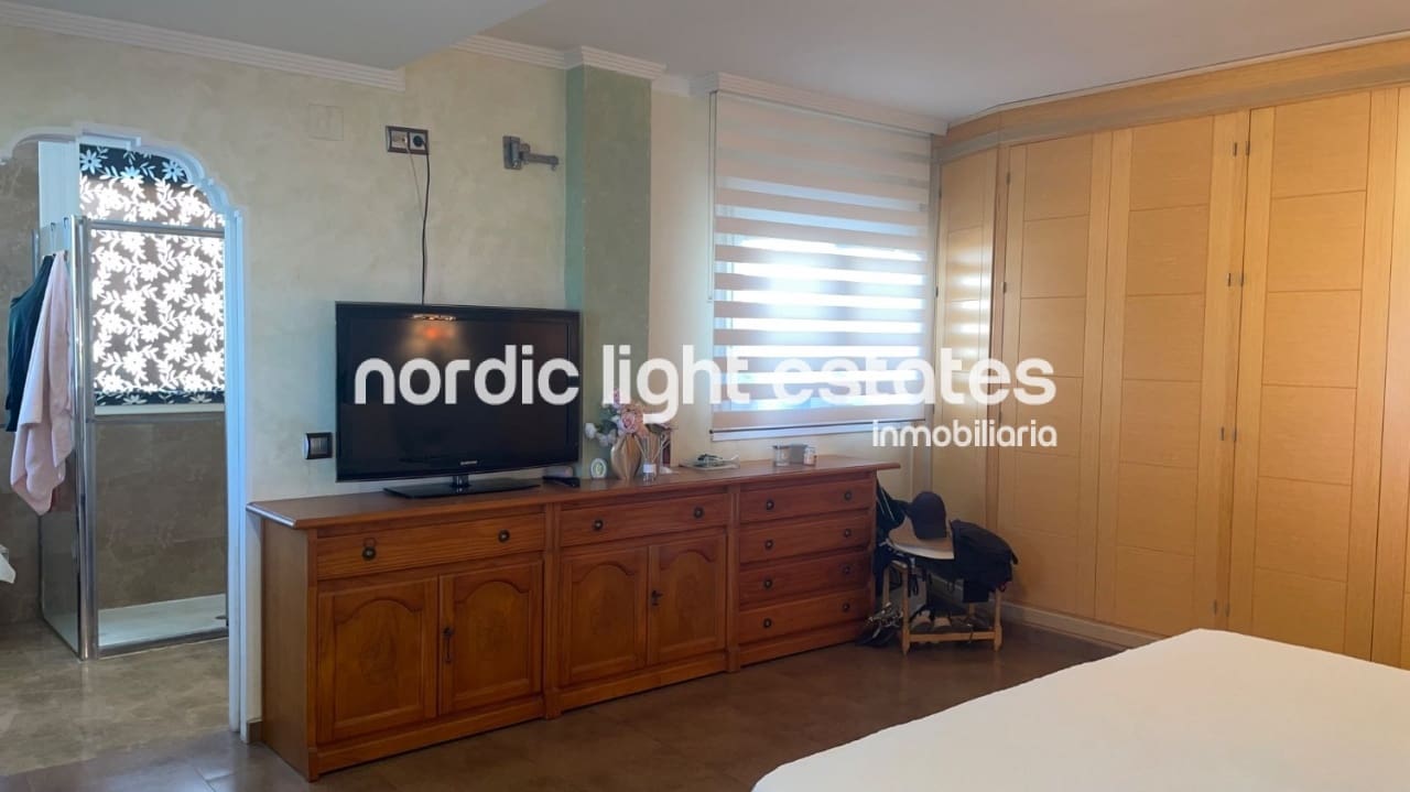 3 bedroom Flat for sale in Torrox-Costa with pool - € 850,000 (Ref: 9802535)