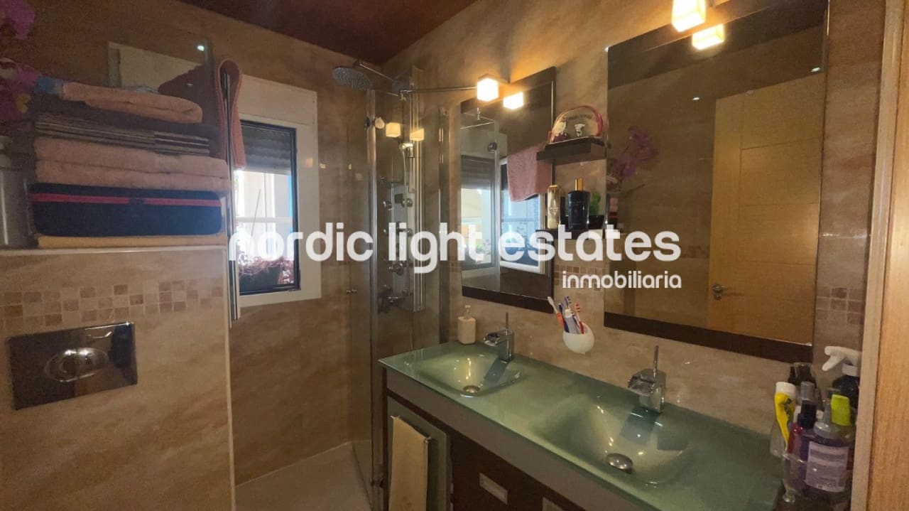 3 bedroom Flat for sale in Torrox-Costa with pool - € 850,000 (Ref: 9802535)