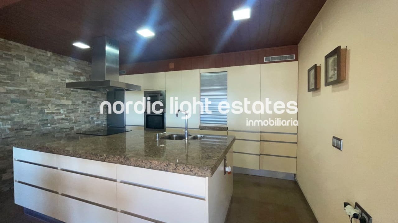 3 bedroom Flat for sale in Torrox-Costa with pool - € 850,000 (Ref: 9802535)