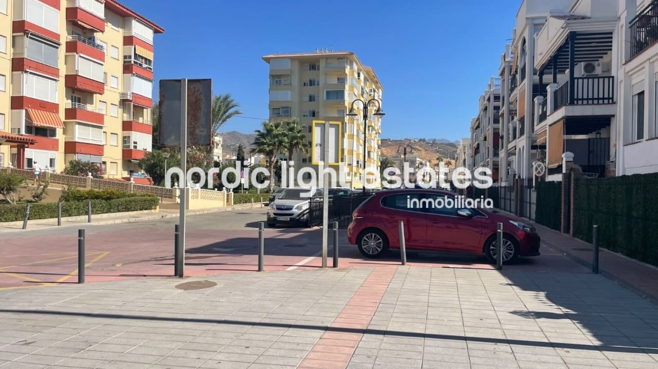 3 bedroom Flat for sale in Torrox-Costa with pool - € 850,000 (Ref: 9802535)