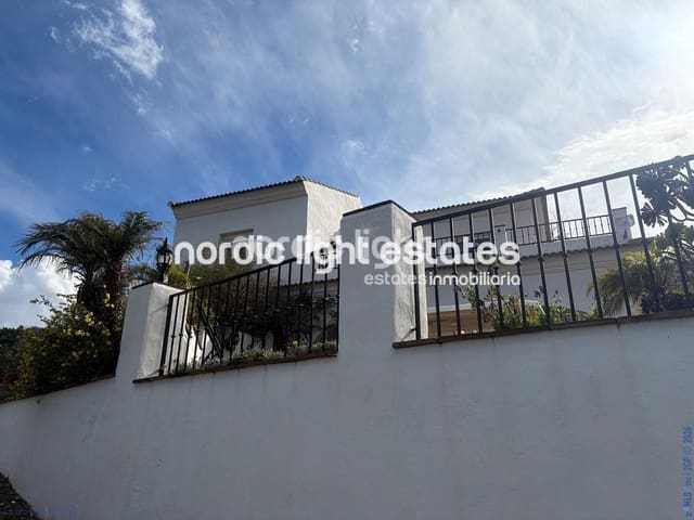 3 slaapkamer Finca/Landhuis te koop in Comares met zwembad garage - € 350.000 (Ref: 9802730)