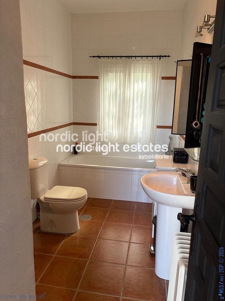 3 bedroom Finca/Country House for sale in Comares with pool garage - € 350,000 (Ref: 9802730)