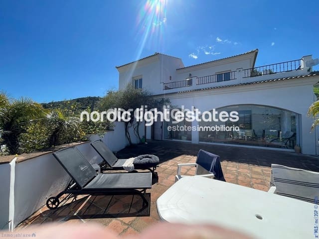 3 slaapkamer Finca/Landhuis te koop in Comares met zwembad garage - € 350.000 (Ref: 9802730)