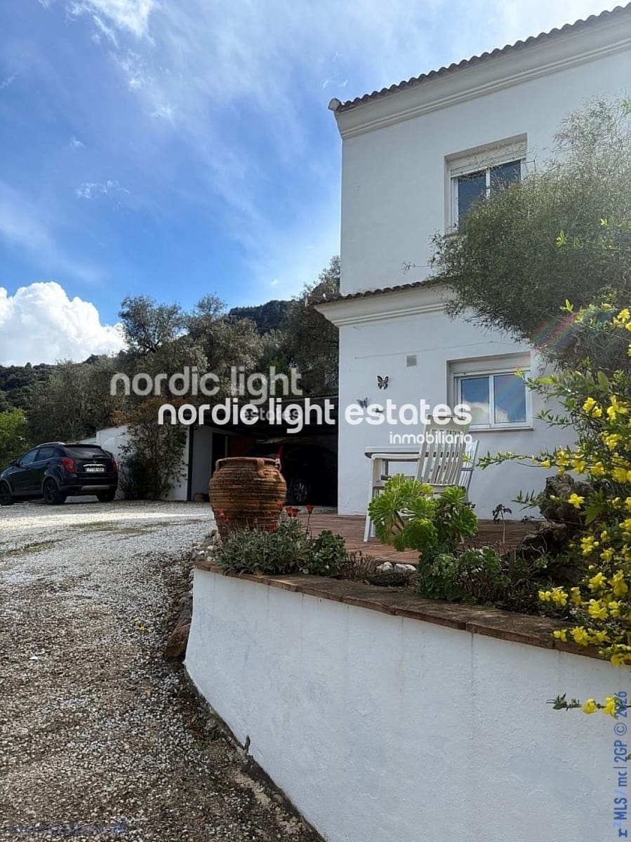 3 bedroom Finca/Country House for sale in Comares with pool garage - € 350,000 (Ref: 9802730)