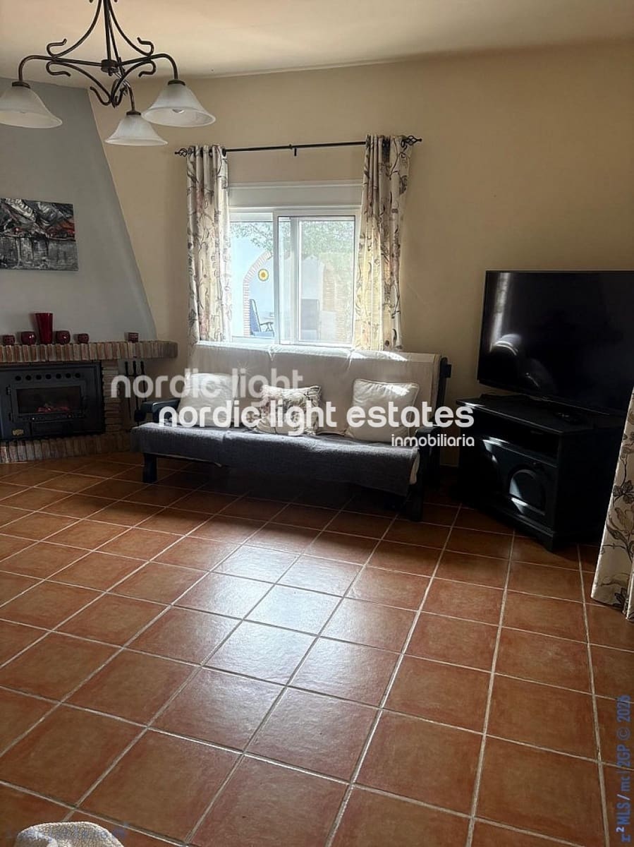 3 bedroom Finca/Country House for sale in Comares with pool garage - € 350,000 (Ref: 9802730)