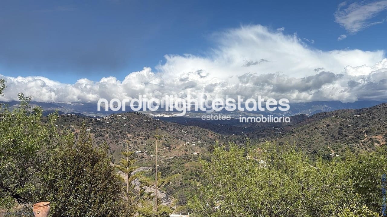 3 bedroom Finca/Country House for sale in Comares with pool garage - € 350,000 (Ref: 9802730)