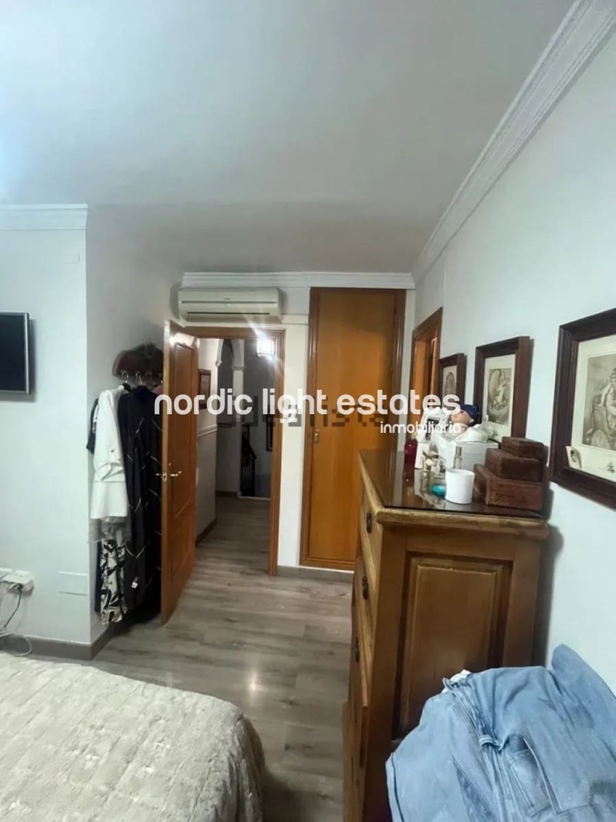 Pareado de 5 habitaciones en Málaga ciudad en venta con piscina garaje - 497.000 € (Ref: 9809658)