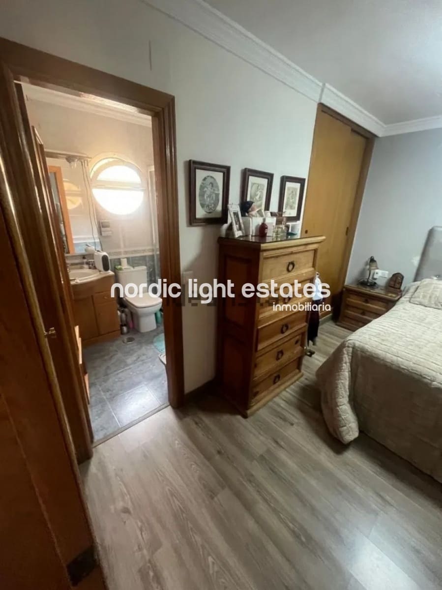 Pareado de 5 habitaciones en Málaga ciudad en venta con piscina garaje - 497.000 € (Ref: 9809658)