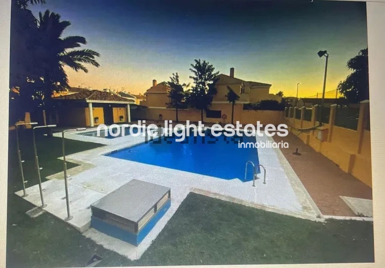 Pareado de 5 habitaciones en Málaga ciudad en venta con piscina garaje - 497.000 € (Ref: 9809658)