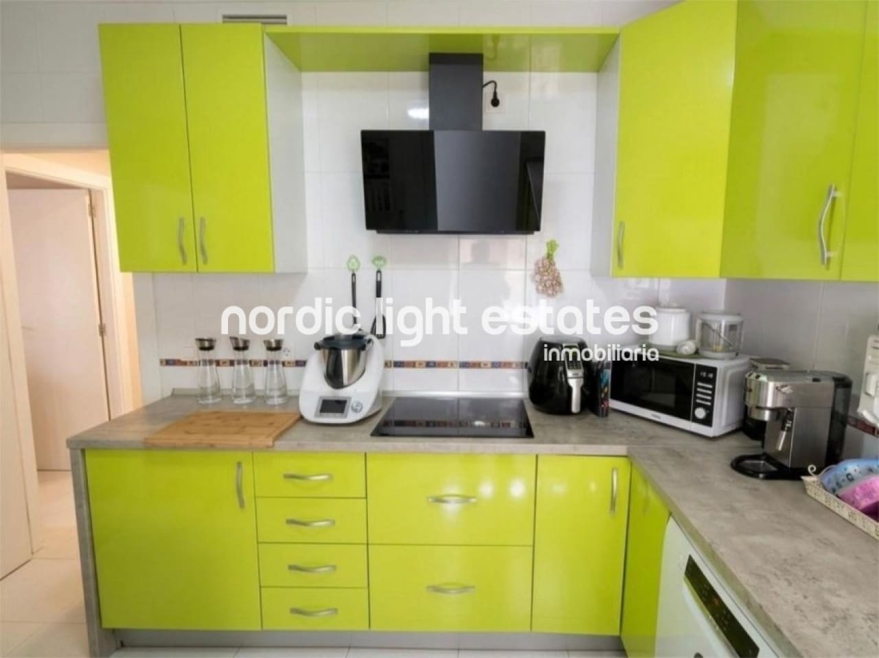 3 bedroom Flat for sale in Malaga city with pool garage - € 655,000 (Ref: 9814775)