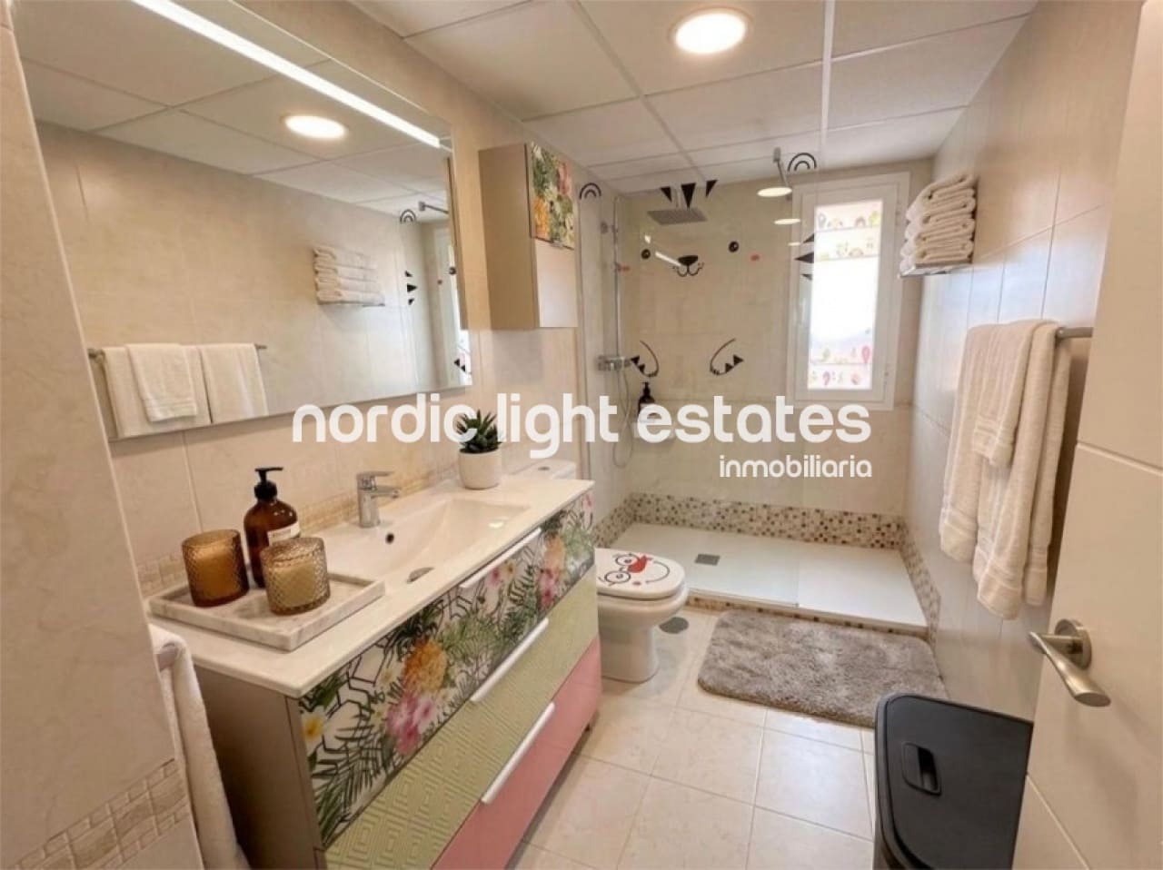 3 bedroom Flat for sale in Malaga city with pool garage - € 655,000 (Ref: 9814775)
