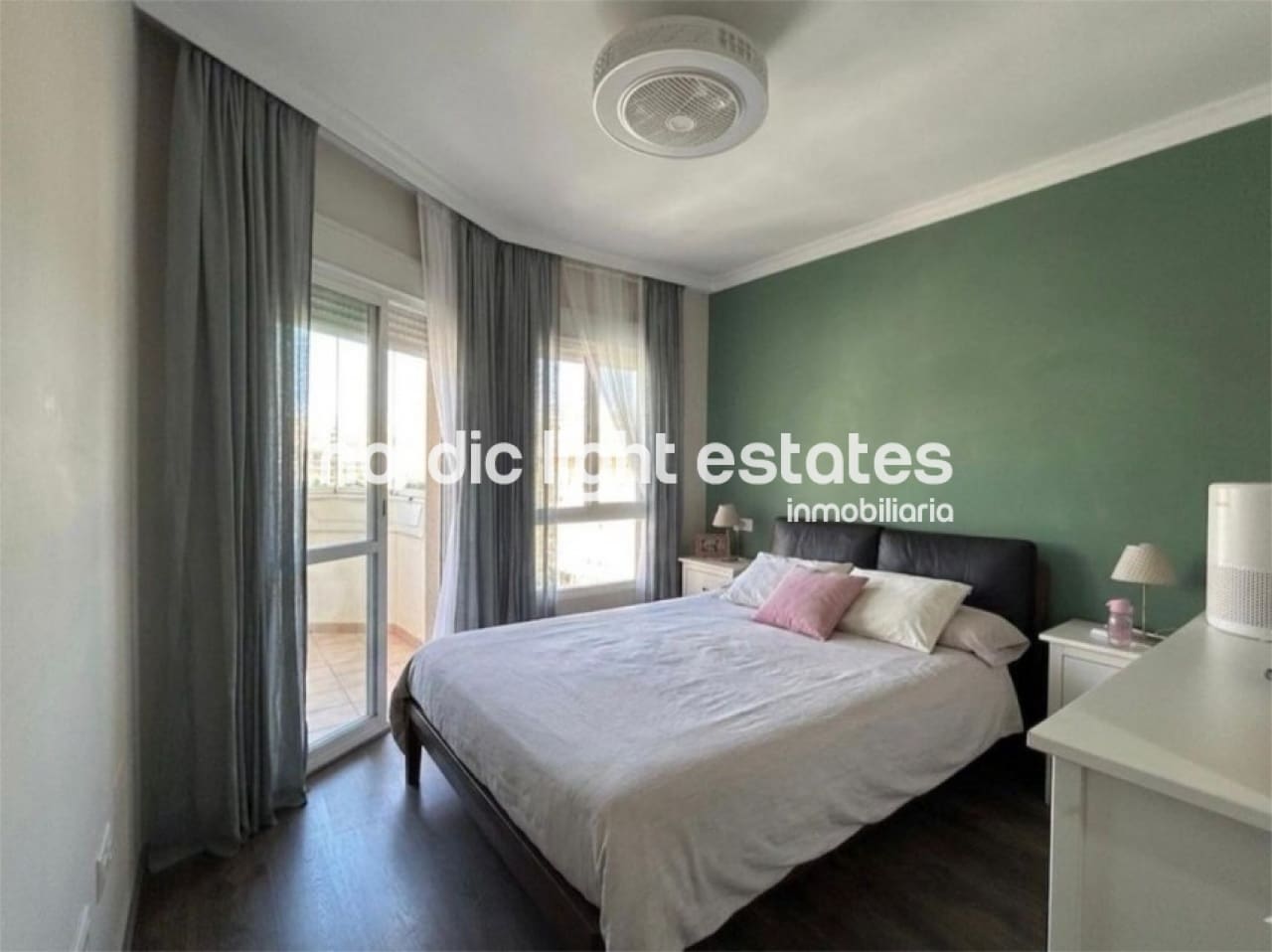 3 bedroom Flat for sale in Malaga city with pool garage - € 655,000 (Ref: 9814775)