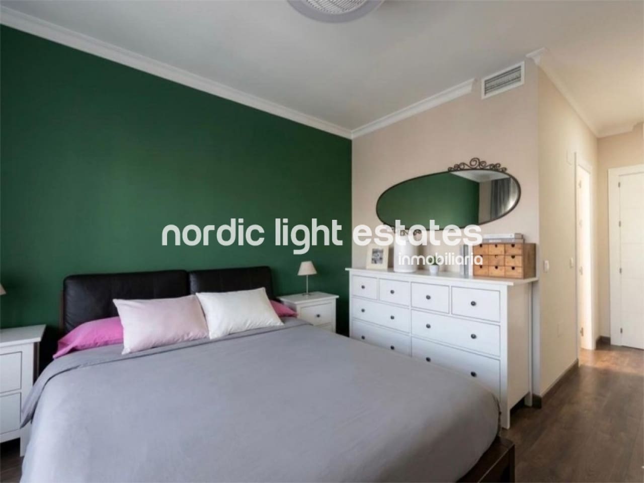 3 bedroom Flat for sale in Malaga city with pool garage - € 655,000 (Ref: 9814775)