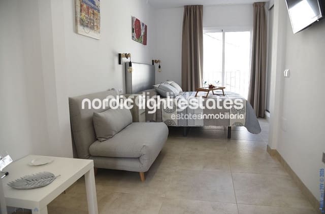 Pareado de 2 habitaciones en Centro, Nerja en venta - 420.000 € (Ref: 9827431)