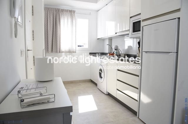 Pareado de 2 habitaciones en Centro, Nerja en venta - 420.000 € (Ref: 9827431)