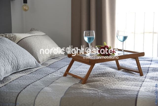 Pareado de 2 habitaciones en Centro, Nerja en venta - 420.000 € (Ref: 9827431)