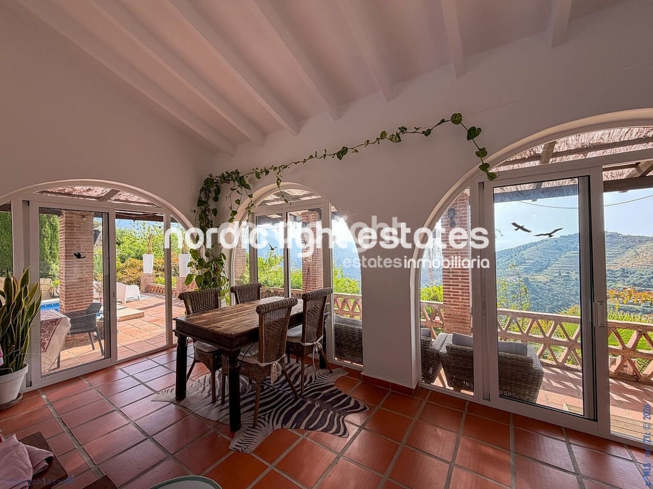 2 chambre Finca/Maison de Campagne à vendre à Torrox avec piscine - 375 000 € (Ref: 9827606)