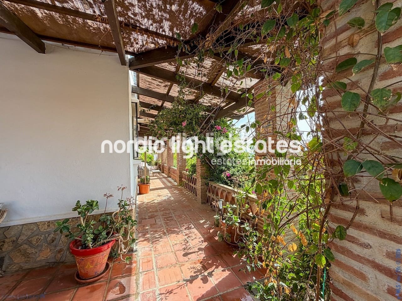 2 chambre Finca/Maison de Campagne à vendre à Torrox avec piscine - 375 000 € (Ref: 9827606)